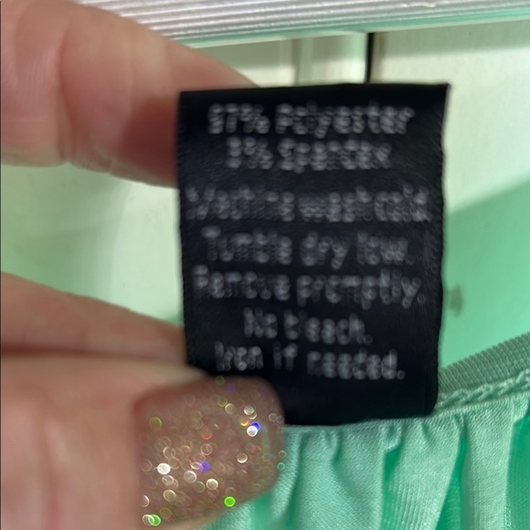 WinWin Green Tunic with Ruffled 3/4 Sleeves - Picture 3 of 6